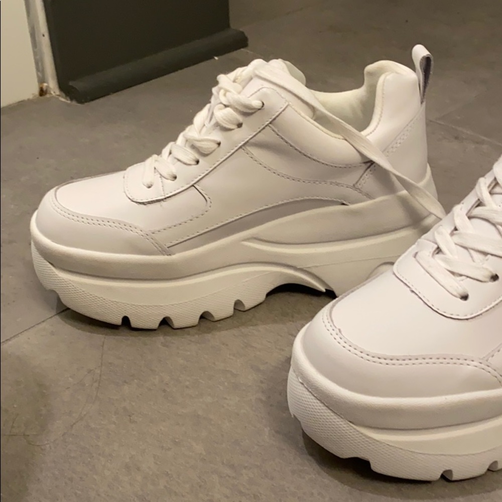 NEVER WORN steve madden HANSEL sneakers